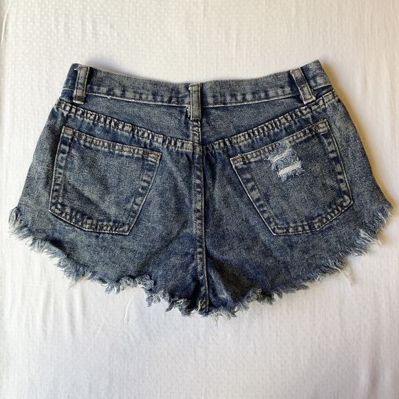 Khloe California Women Shorts M Blue Denim Cutoff Distressed Frayed Hem 1.5" - Picture 11 of 11